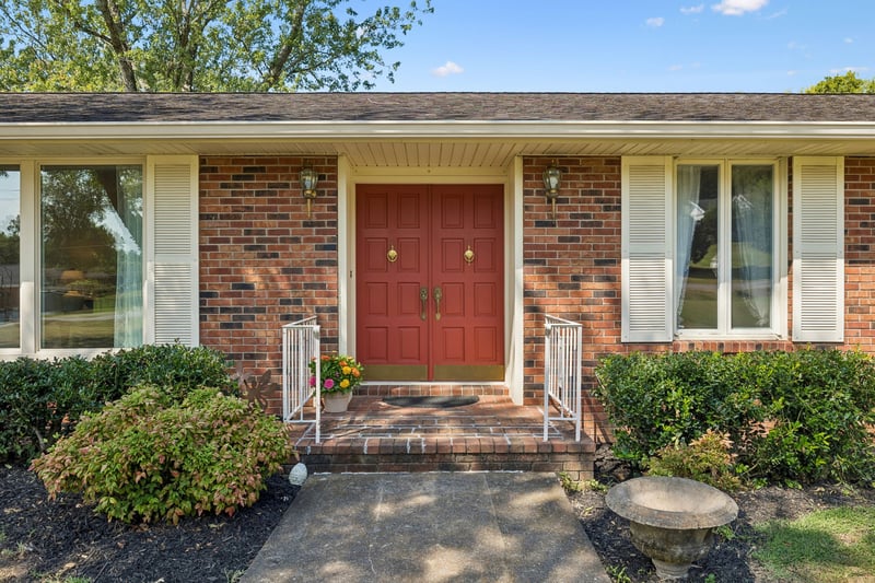 105 Stuart Dr, Hendersonville, TN 37075