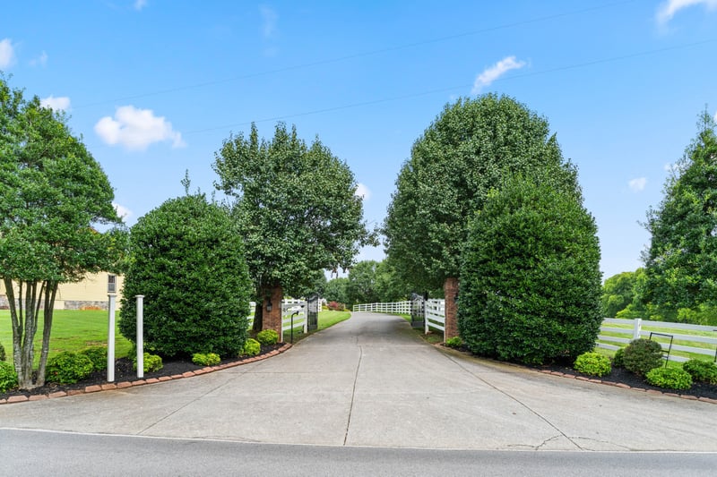 2399 Mccleary Rd, Sevierville, TN 37876