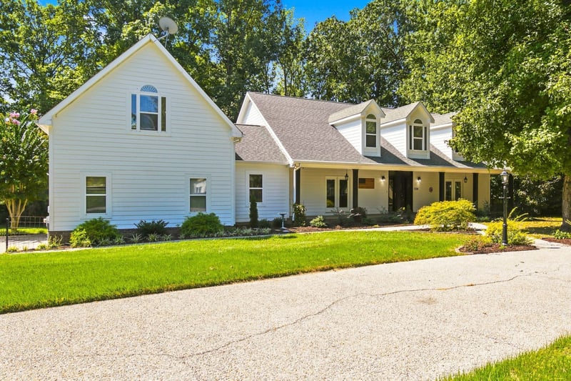 1320 Camp Ravine Rd, Burns, TN 37029