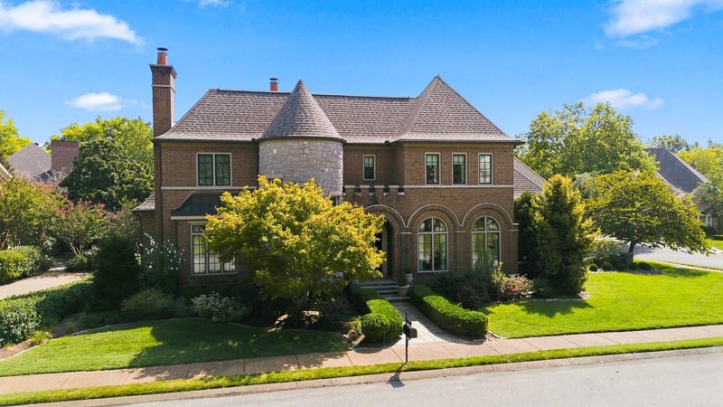 11 Middleton Park Ln, Nashville, TN 37215