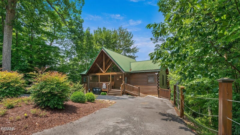 2117 E View Dr, Sevierville, TN 37876