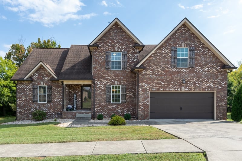 202 Hickory Pointe Dr, Lebanon, TN 37087