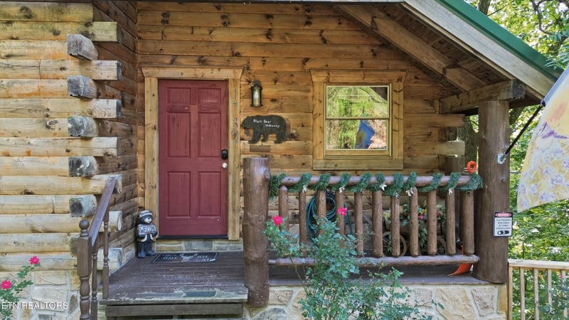 1732 Silver Poplar Ln, Sevierville, TN 37876