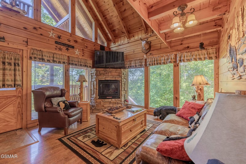1637 Lamons Loop, Sevierville, TN 37876