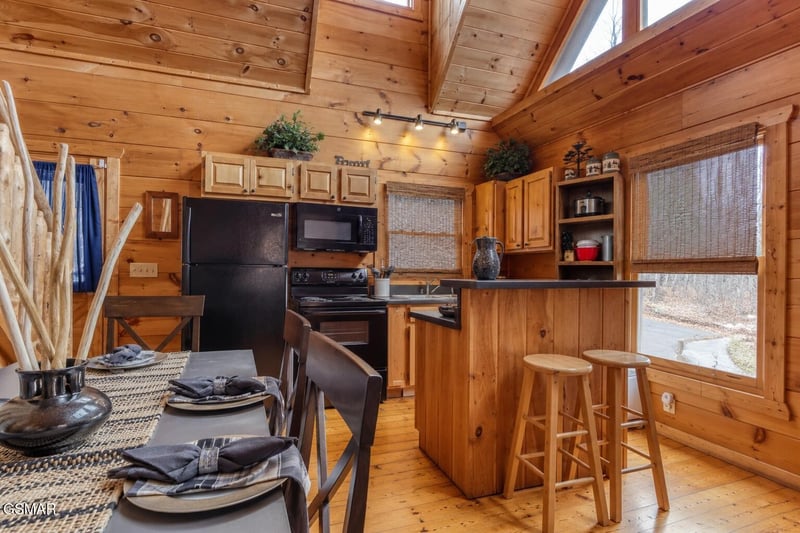 2408 Balsam Cir, Sevierville, TN 37876