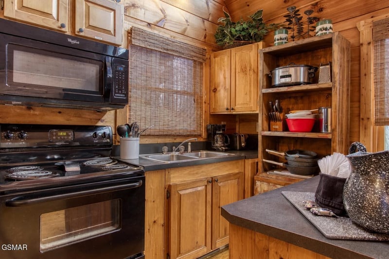 2408 Balsam Cir, Sevierville, TN 37876