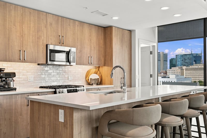 1212 Demonbreun St #715, Nashville, TN 37203