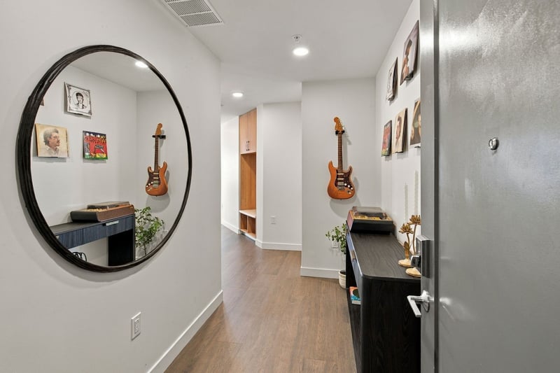 1212 Demonbreun St #715, Nashville, TN 37203
