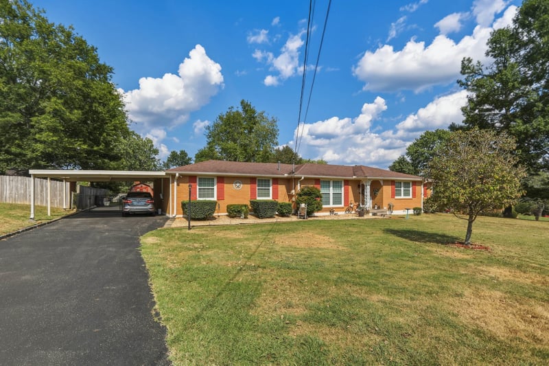 110 La Bar Dr, Hendersonville, TN 37075