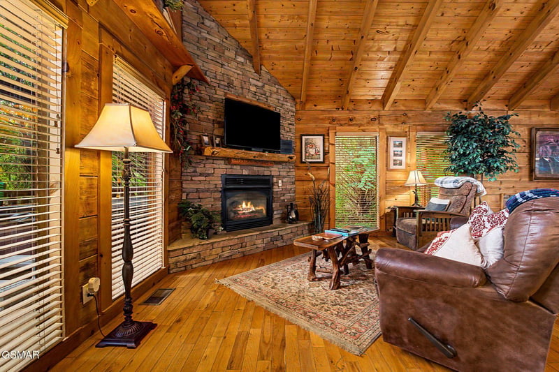 3022 Hatcher Mountain Rd, Sevierville, TN 37862