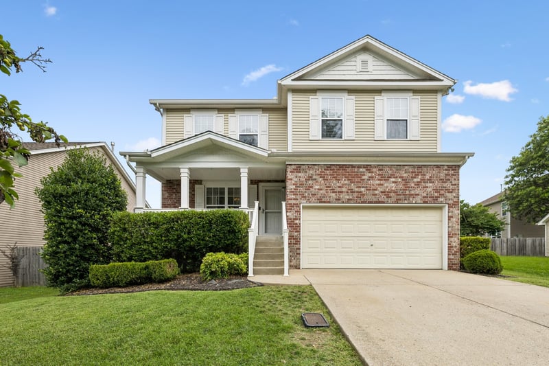 121 Cavalier Dr, Hendersonville, TN 37075