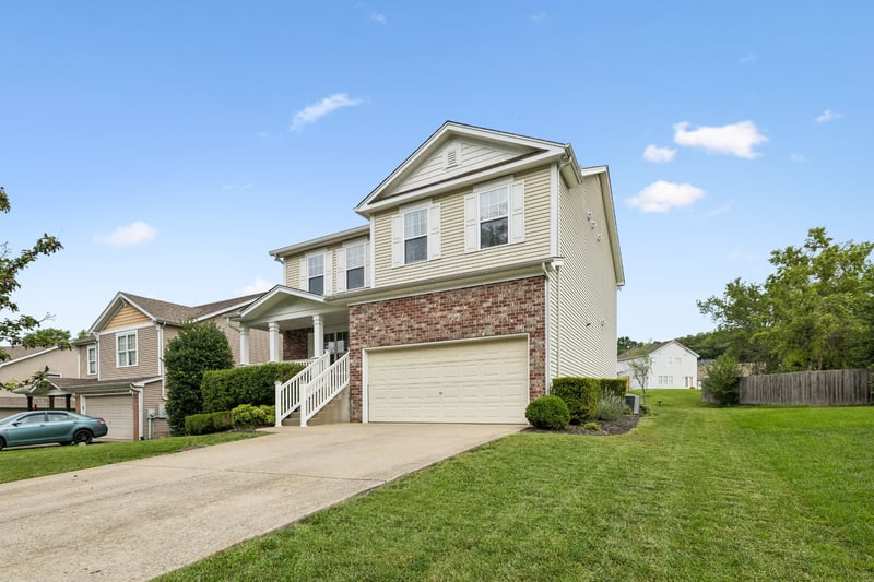 121 Cavalier Dr, Hendersonville, TN 37075