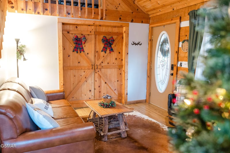 1655 S Mountain View Rd, Sevierville, TN 37876