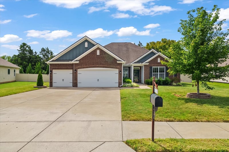 1012 Webbs Retreat Ln, Murfreesboro, TN 37128