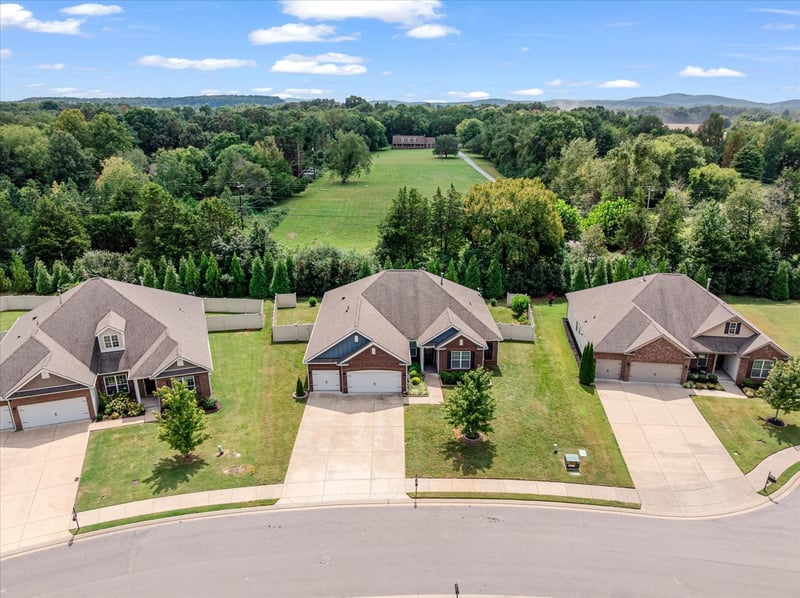 1012 Webbs Retreat Ln, Murfreesboro, TN 37128