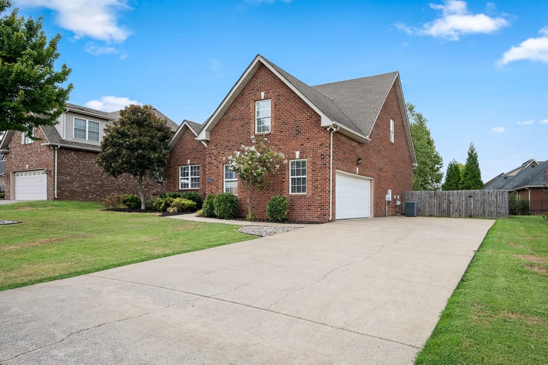 1921 Walking Dr, Murfreesboro, TN 37130
