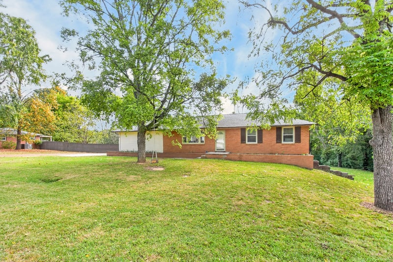181 Greenwood Dr, La Vergne, TN 37086