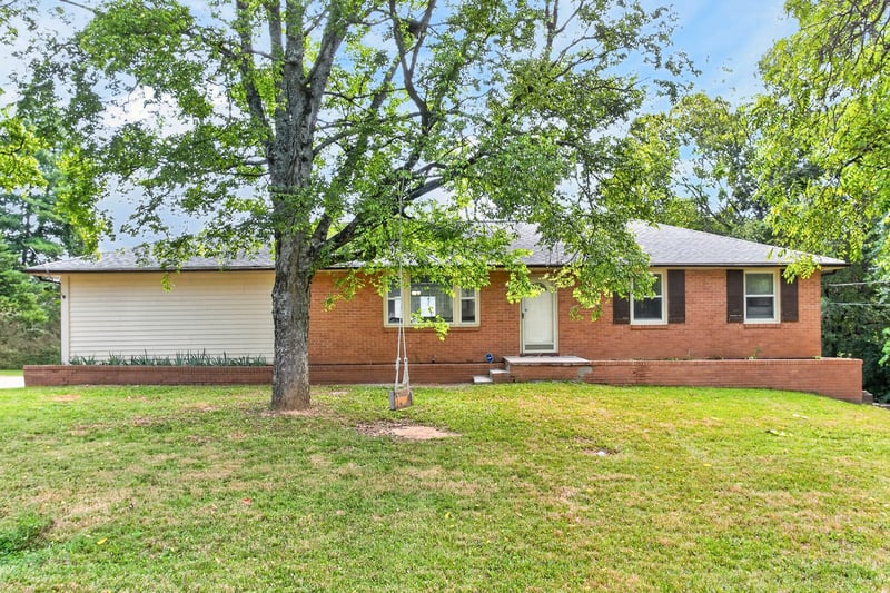 181 Greenwood Dr, La Vergne, TN 37086