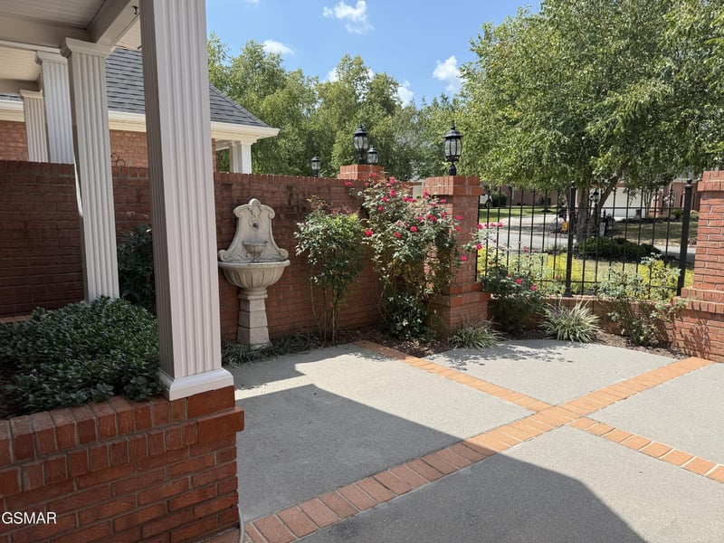1035 Fine Glen Dr, Sevierville, TN 37862