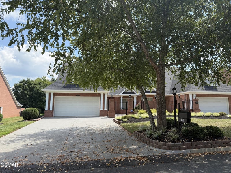 1035 Fine Glen Dr, Sevierville, TN 37862