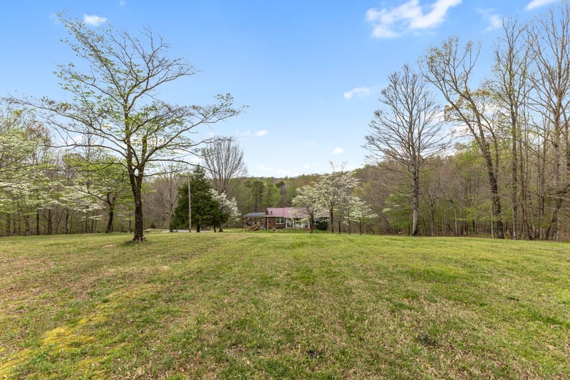 180 Hill Rd, Vanleer, TN 37181