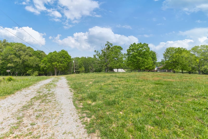 671 Poplar Ridge Rd, Chapmansboro, TN 37035