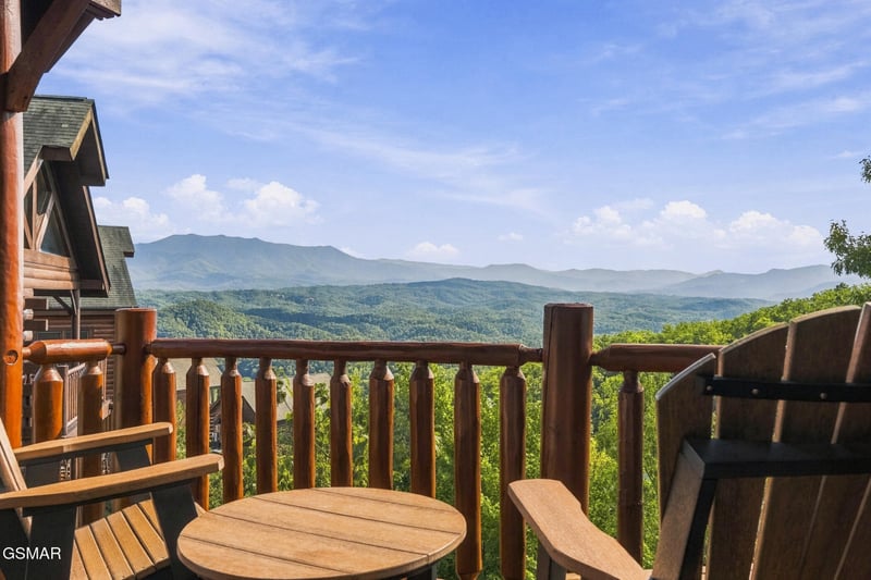 2310 Top Of The World Dr, Sevierville, TN 37876