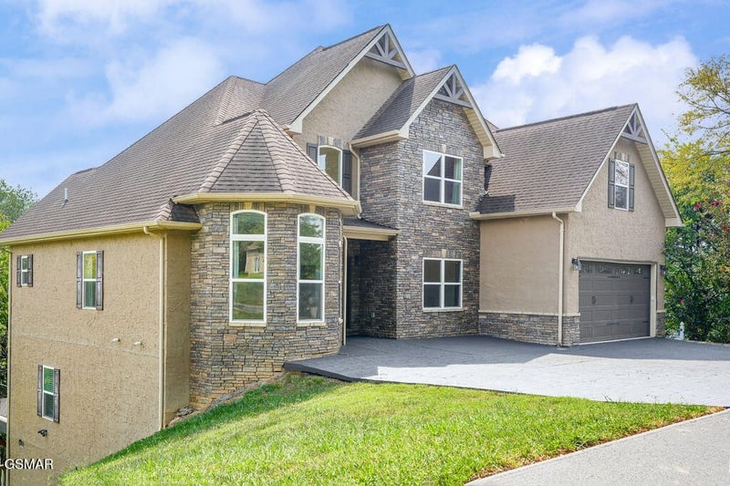 1202 Foxwood Dr, Sevierville, TN 37862