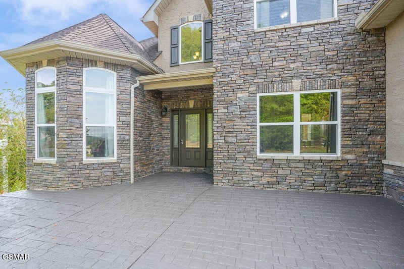 1202 Foxwood Dr, Sevierville, TN 37862
