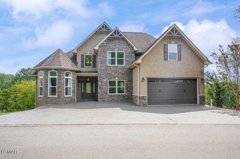 1202 Foxwood Dr, Sevierville, TN 37862