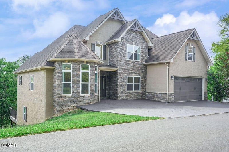 1202 Foxwood Dr, Sevierville, TN 37862