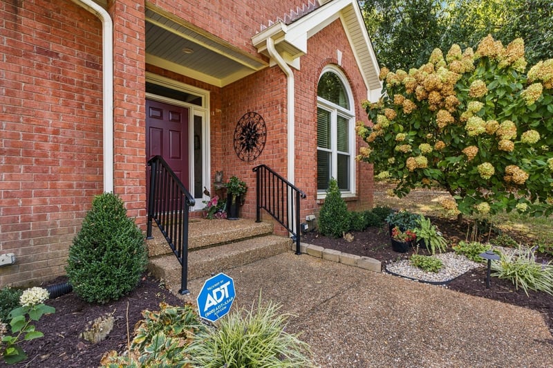 8207 Poplar Creek Rd, Nashville, TN 37221