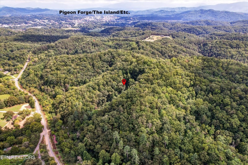 1316 River Divide Rd, Sevierville, TN 37862