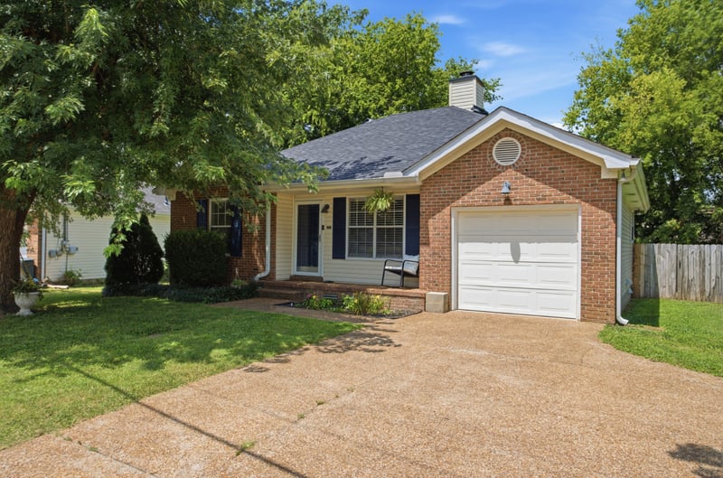 365 N Birchwood Dr, Hendersonville, TN 37075