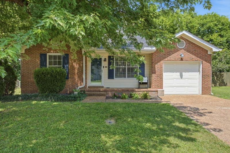 365 N Birchwood Dr, Hendersonville, TN 37075