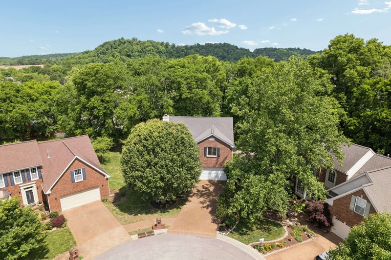909 Buckskin Ct, Nashville, TN 37221