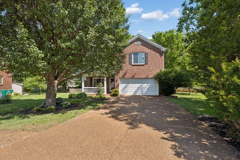 909 Buckskin Ct, Nashville, TN 37221