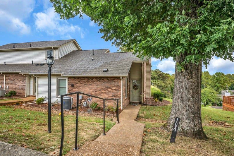 104 Village Cir, Dickson, TN 37055