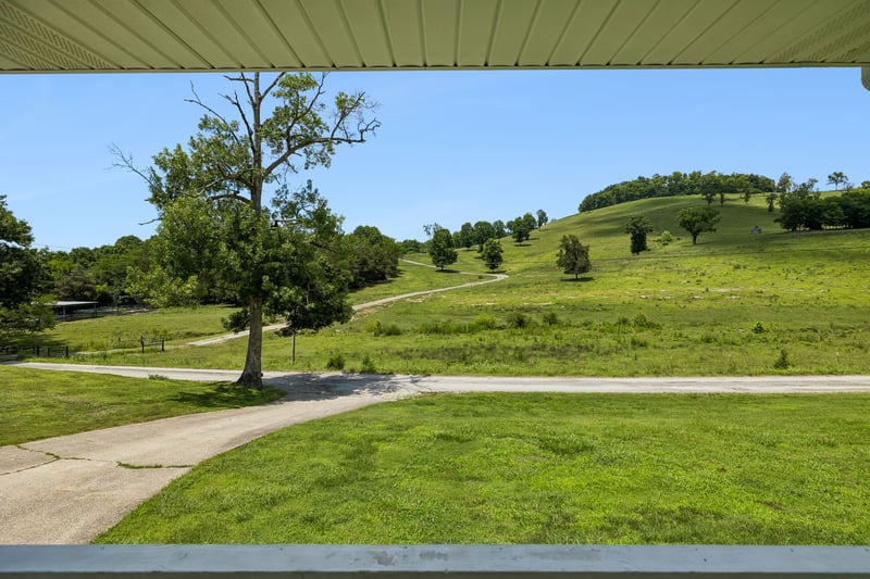 14 Morris Ln, Pleasant Shade, TN 37145