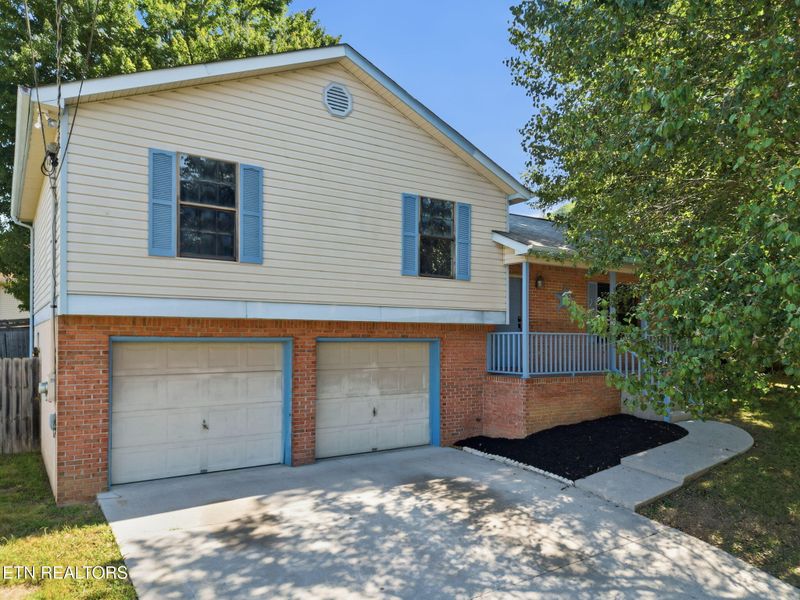 8979 Heathercrest Dr, Powell, TN 37849