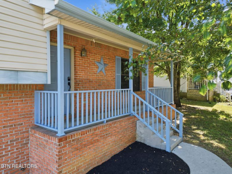 8979 Heathercrest Dr, Powell, TN 37849