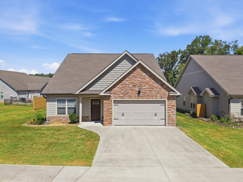 39 Daybreak Dr, Rossville, GA 30741
