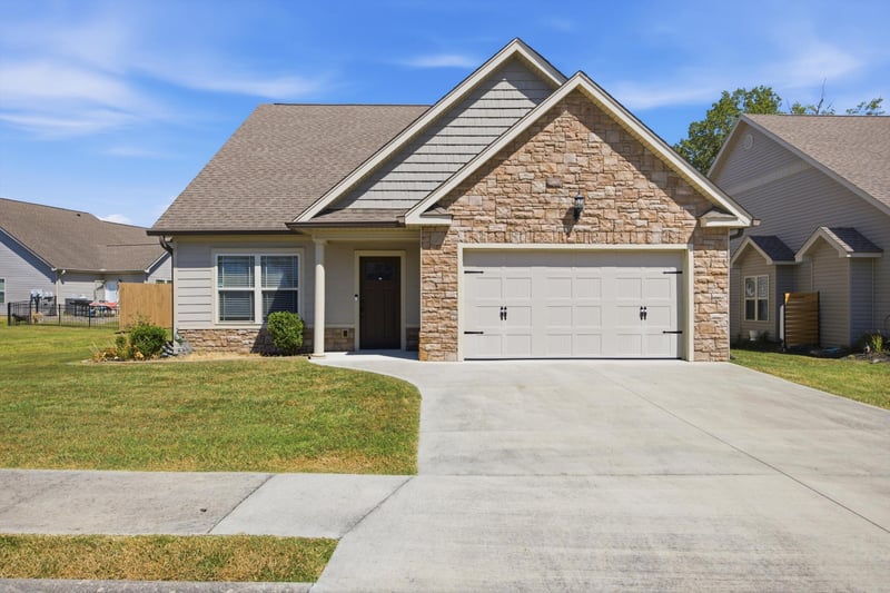 39 Daybreak Dr, Rossville, GA 30741