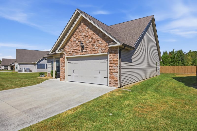 39 Daybreak Dr, Rossville, GA 30741