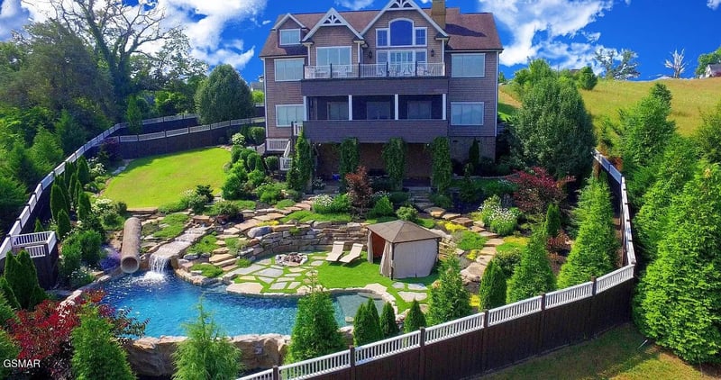 1199 Saint Ives Dr, Sevierville, TN 37862