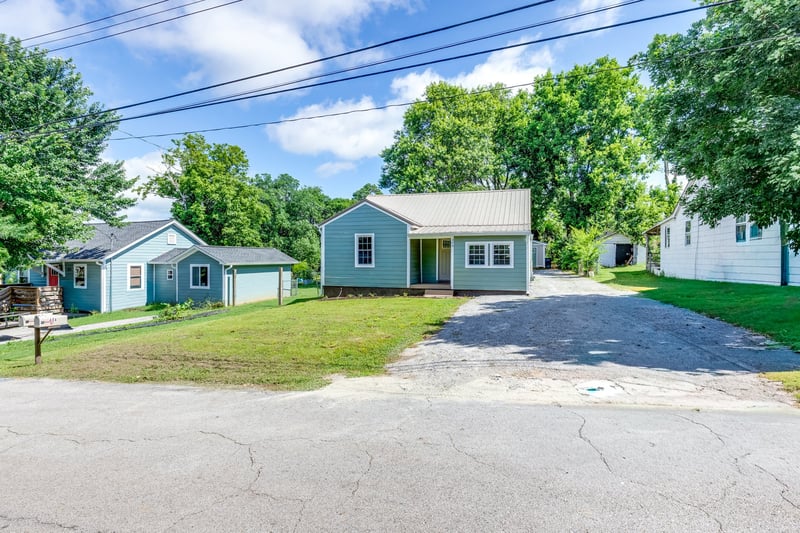 404 Green Acres Dr, Columbia, TN 38401