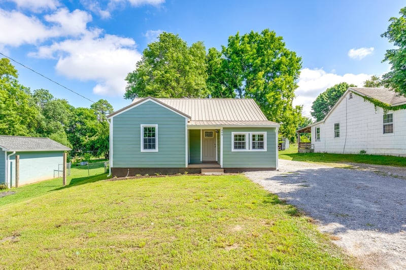 404 Green Acres Dr, Columbia, TN 38401