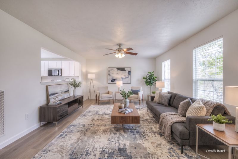 302 Holland Ridge Dr, La Vergne, TN 37086