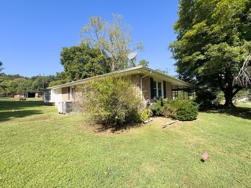 3025 Old Highway 31 E, Westmoreland, TN 37186
