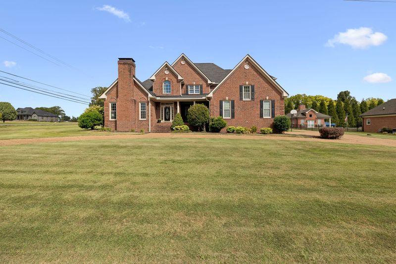 2401 W Clay Dr, Lebanon, TN 37087
